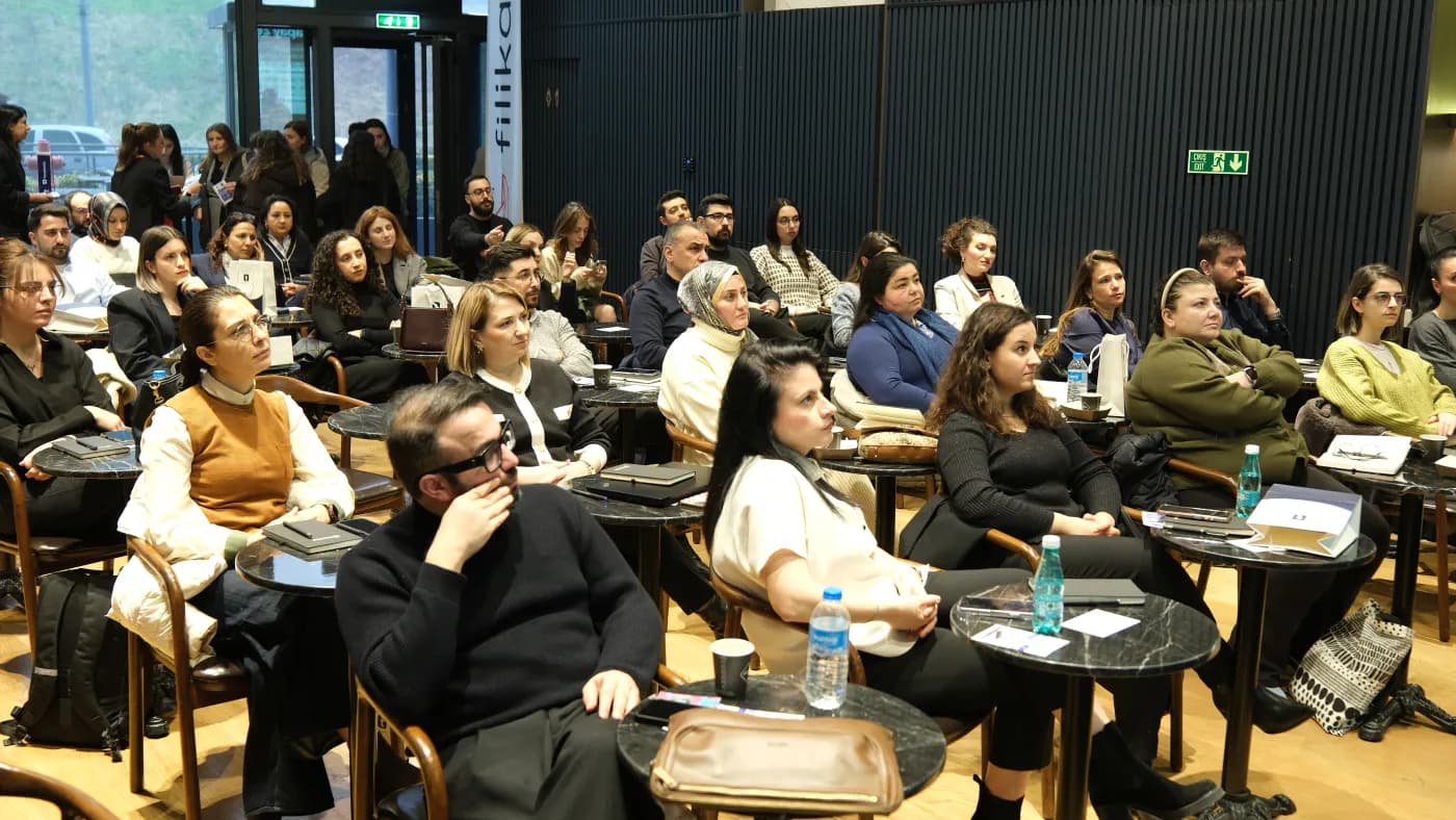 Komünite Space, eğitim günü