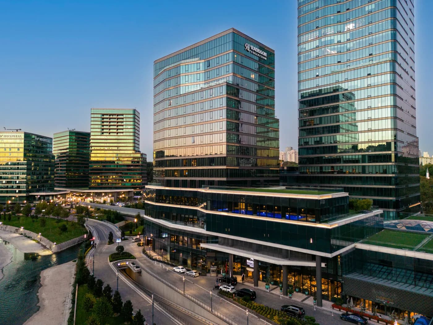 Radisson Collection, Vadistanbul; Komünite Space'in konumu